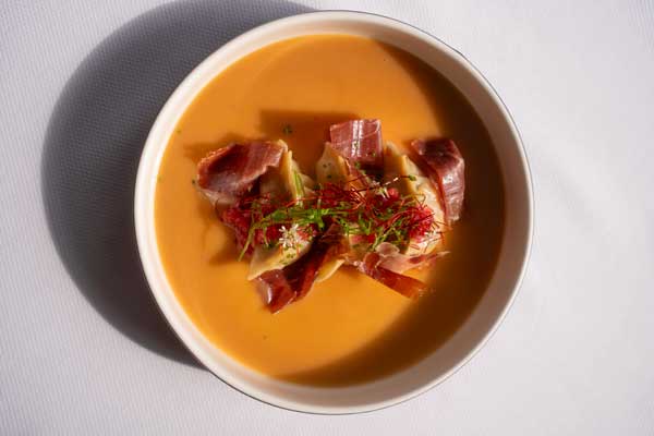 Celebra el Año Nuevo 2025 con cena de 5 tiempos en Blanco Colima y Blanco Castelar