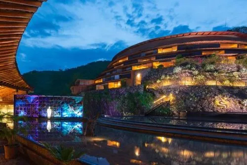 Cenas que tocan el alma: Celebra Navidad y Fin de Año en El Santuario Valle de Bravo