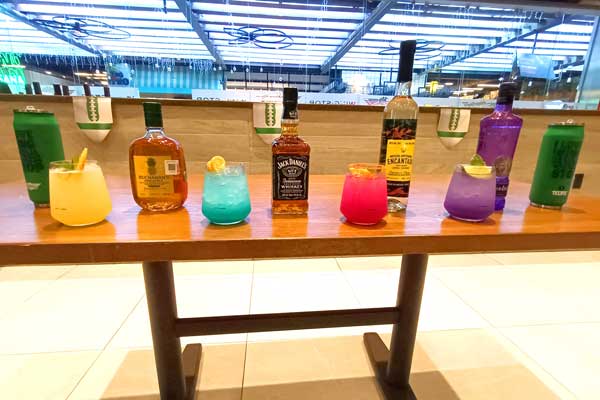 ¡Wingstop se renueva! Lanza nuevo menú con cócteles vibrantes y platillos para empezar el año con sabor