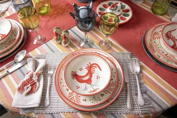 Huakal lanza su nueva vajilla navideña: elegancia artesanal para la temporada