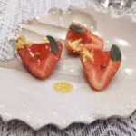 TESTAL Cocina de Mar: una nueva forma de entender los mariscos en la CDMX 8 Fresas con gelatina rellenas de sambuca