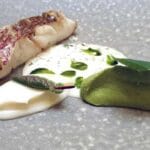 Huachinango a las brasas en salsa de brócoli