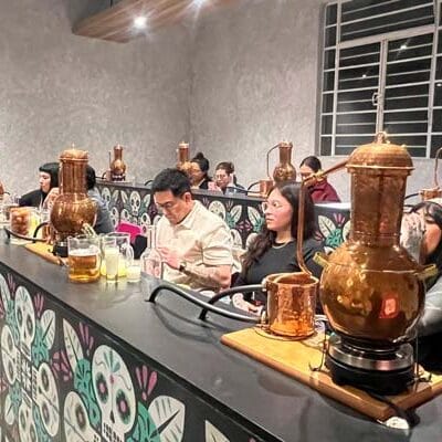 Destilar con los sentidos, la experiencia que se vive en el Laboratorio de Destilados de Purificación