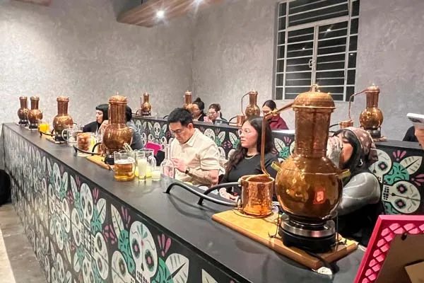 Destilar con los sentidos, la experiencia que se vive en el Laboratorio de Destilados de Purificación