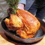 Pollo entero a las brasas marinado con harissa Merkava restaurante