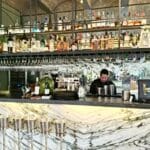 Barra de coctelería vinos y licores