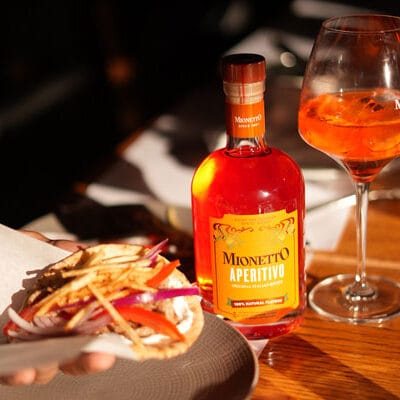 Mionetto Prosecco llega a Mythos Estiatorio: la alianza mediterránea que CDMX necesitaba