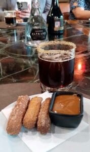 churros con dulce de leche