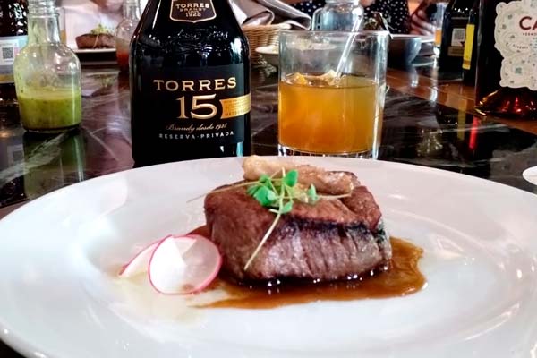 Torres y Sylvestre muestran la versatilidad del brandy en experiencia gastronómica