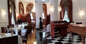 interior del restaurante Gaudí
