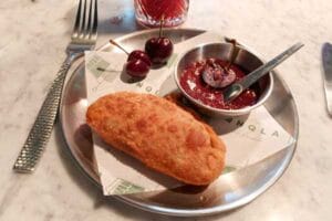Empanada con cerezas