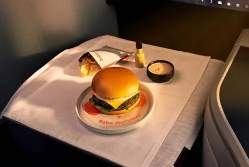 Aeroméxico ofrecerá hamburguesas de Bobo Burgers a pasajeros de Clase Premier