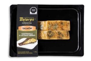 Salmón a las finas hierbas en Mantequilla