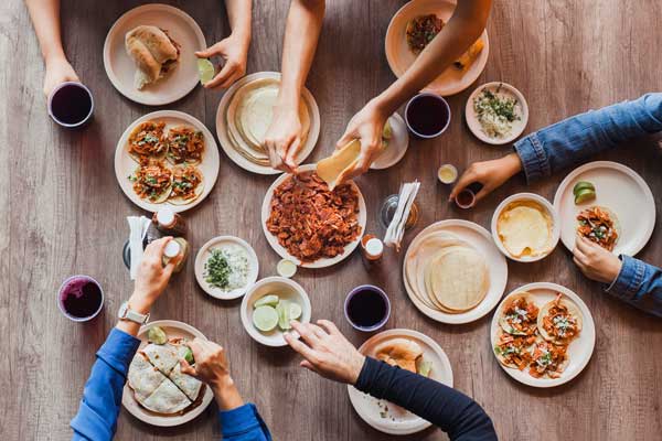 El placer de comer: cuando la gastronomía se convierte en vínculo, memoria y bienestar emocional 1 El placer de comer: cuando la gastronomía se convierte en vínculo, memoria y bienestar emocional