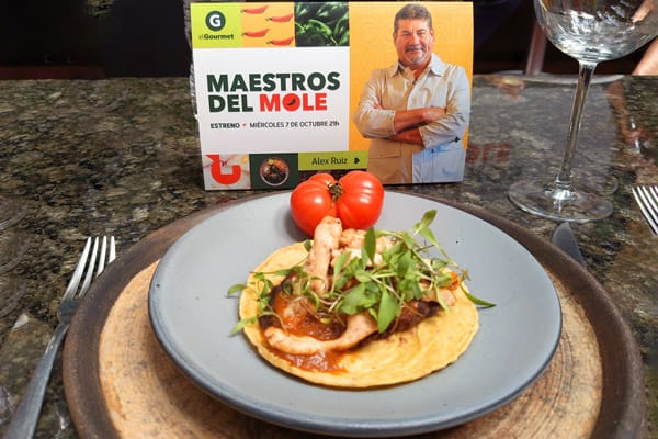 Maestros del Mole: elGourmet estrena una travesía antropológica y culinaria por la salsa que define a México