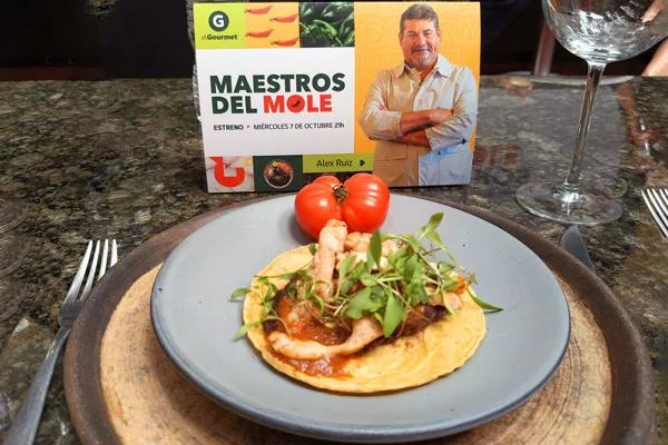 Maestros del Mole: elGourmet estrena una travesía antropológica y culinaria por la salsa que define a México