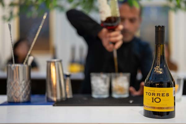 Bodegas Alianza celebra 77 años con una edición conmemorativa de Torres 10 2 Cócteles Torres 10