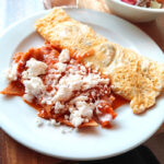 Chilaquiles con omelet