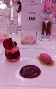 Dinner in Pink 2026: una cena con causa que conjuga sabor y solidaridad en el Mes Rosa 6 ispahan con sorbete de frambuesa