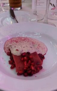 Dinner in Pink 2026: una cena con causa que conjuga sabor y solidaridad en el Mes Rosa 3 tamal de betabel con costilla de cerdo y espuma de nogada