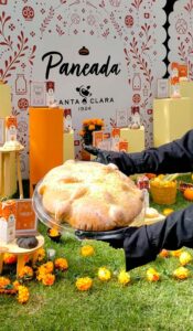 pan de muerto relleno de queso de bola